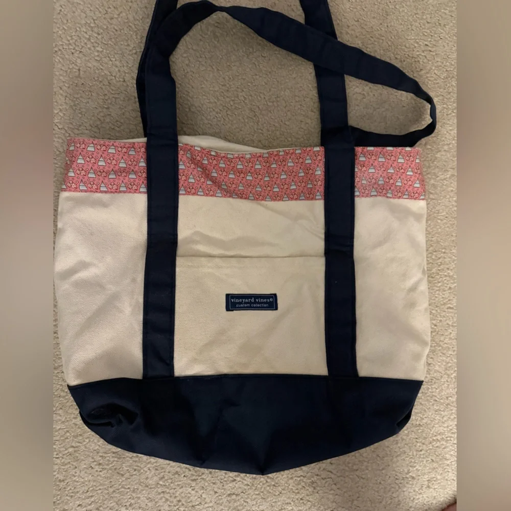 Vineyard Vines Navy and Cream Tote with Pink Accent - Picture 1 of 3